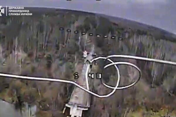 Російський прапор, встановлений ворожою ДРГ на Чернігівщині, знищено, – ДПСУ (ВІДЕО)