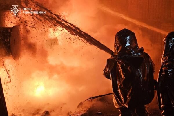 Атака дронів на Рівненщину: Вогнеборці показали кадри з місця