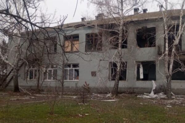 Росіяни вгатили з танка по дитсадку на Херсонщині (ФОТО)