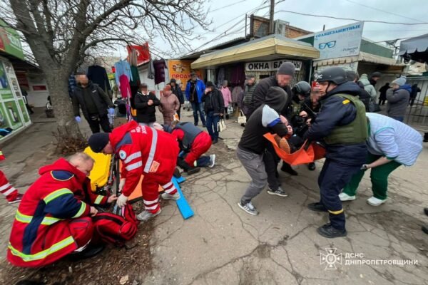 Росіяни обстріляли ринок у Нікополі: 8 поранених (ФОТО)