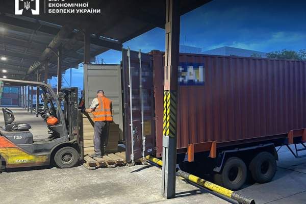 БЕБ знайшло на Одещині контрабандні сигарети на понад 165 мільйонів гривень