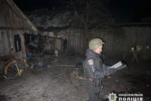 На Чернігівщині через атаку БпЛА поранено підлітка та поліцейського. Останній від отриманих травм помер