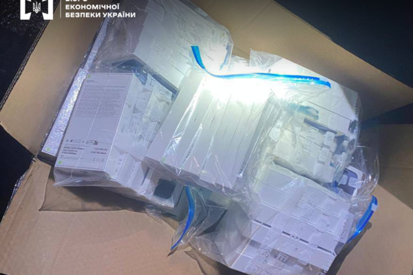 На кордоні затримали киянина з контрабандними мобільними телефонами на 9 млн грн
