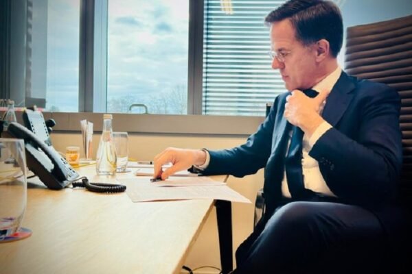 Рютте провів телефонну розмову з Макроном: Обговорили підтримку України