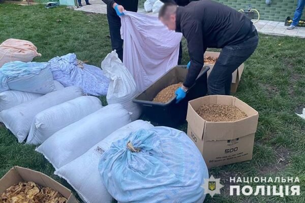 На Тернопільщині виявили нелегальне виробництво цигарок