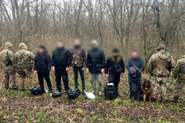 Службовий пес прикордонників допоміг затримати 6 порушників на кордоні (ВІДЕО)