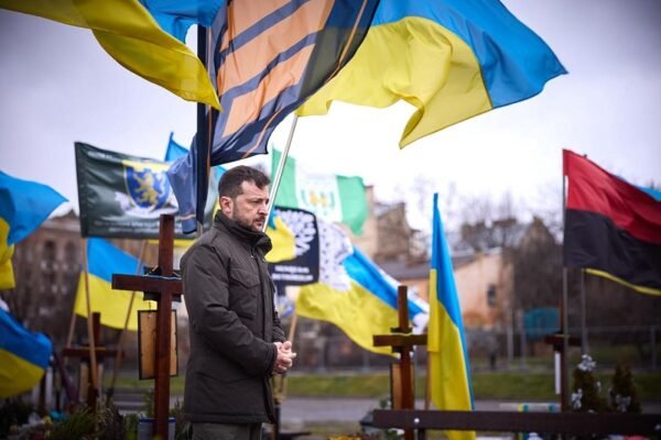 Зеленський відвідав Львів: Вшанував пам’ять загиблих військових (ФОТО)