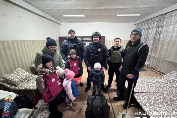 Із Софіївки вдалося вивезти родину з п’ятьма дітьми