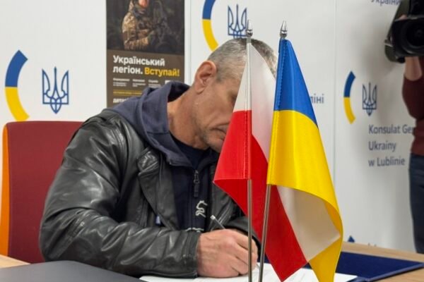 Друга група добровольців з Українського легіону підписали контракти із ЗСУ