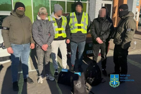 В столиці затримали паліїв, на рахунку яких спалені військові авто та майно залізниці