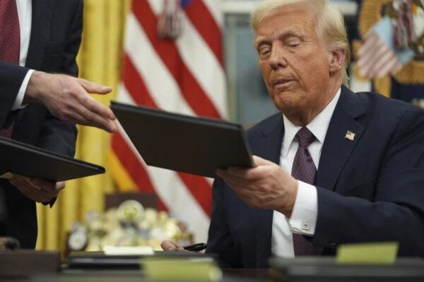 Перші рішення на посаді: Трамп призупинив на 90 днів допомогу всім іноземним державам