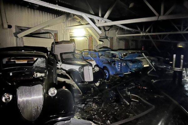 На Київщині збивали дрони: Уламки БпЛА пошкодили музей ретро-автомобілів (ФОТО)