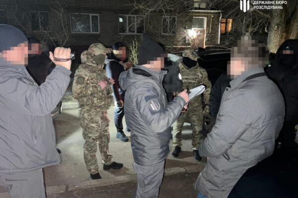 “Дезертирство під ключ”: У Запоріжжі подружжя організувало бізнес на військових