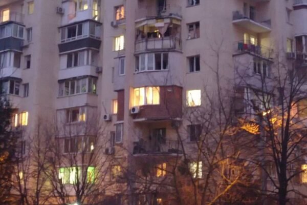 Ворог вночі вдарив по Одесі дронами: Пошкоджено багатоповерхівку, є поранені