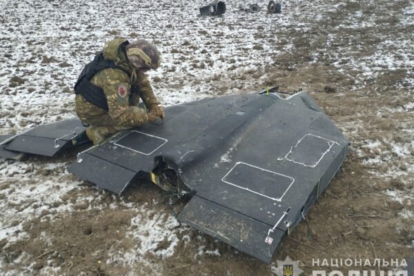 В одному з районів Сумщини впав та не розірвався ворожий дрон. Його знешкодили вибухотехніки