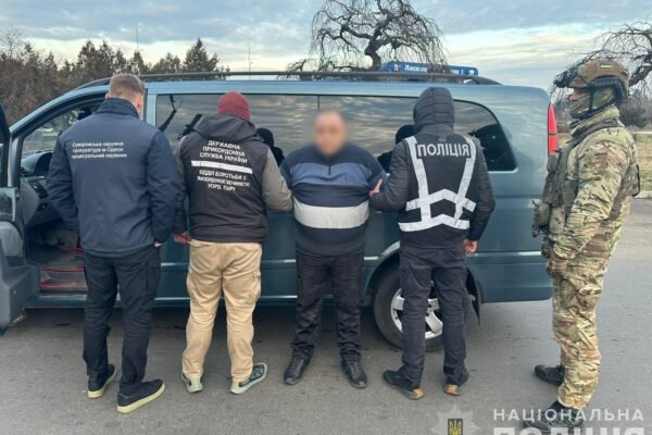 Втеча з країни з підробним іноземним паспортом: Чергову схему викрили правоохоронці на Одещині
