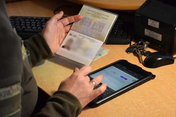 41-річний киянин намагався виїхати з країни за підробними документами