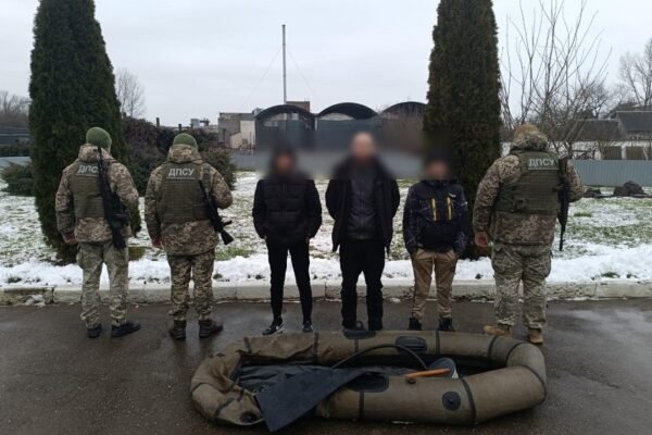 Прикордонники затримали двох підлітків, які вели чоловіка до кордону з Угорщиною