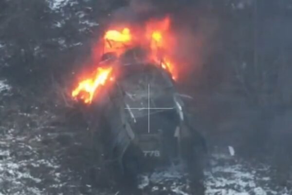 Як прикордонники під Вовчанськом “відмінусували” ворожу МТЛБ (ВІДЕО)