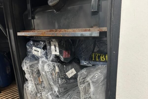 У паливному баку автобуса сполученням “Стамбул – Чернівці” виявили цілу партію одягу (ФОТО)