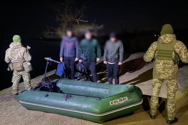 Неподалік кордону затримали ухилянтів, що мали намір втекти з країни через лиман. Переправником виявився росіянин