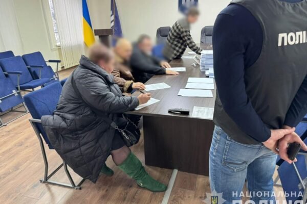 На Херсонщині депутат міськради організував схему заробітків на пошитті військової форми для ТРО