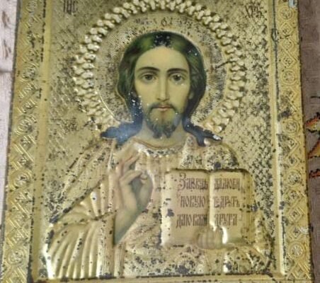 З України намагалися таємно вивезти старовинну ікону та медалі