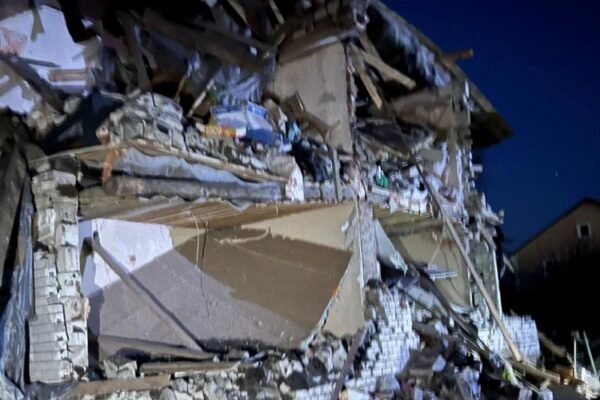 Росіяни завдали ракетного удару по околицях Чернігова: Є загиблий та поранені