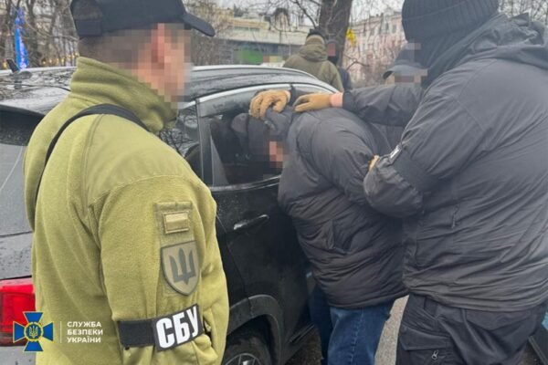 СБУ за допомоги Кравченка затримала податківця, який вимагав хабарі у підприємців (ФОТО)