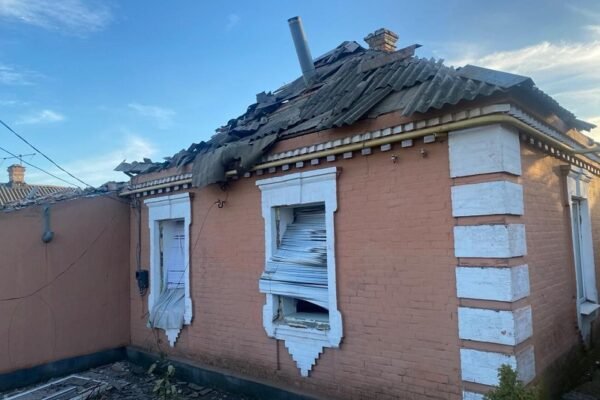 Окупанти вкотре вдарили по Нікопольщині: Постраждало двоє чоловіків (ФОТО)