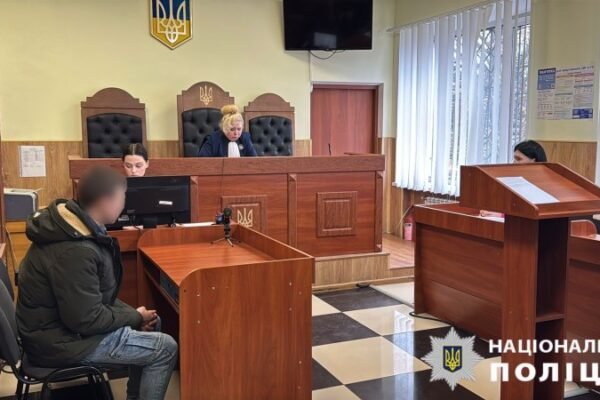 Підозрюваного у катуванні 12-річної дівчинки на Київщині взяли під варту без права внесення застави