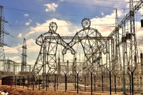 Через ракетні обстріли у 8 областях застосовані екстрені відключення світла