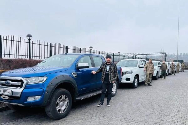 Cоліст гурту Kozak System показав партію пікапів для Сил оборони (ФОТО)
