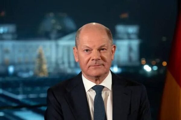 Шольц розкритикував ідею Трампа допомагати Україні в обмін на корисні копалини