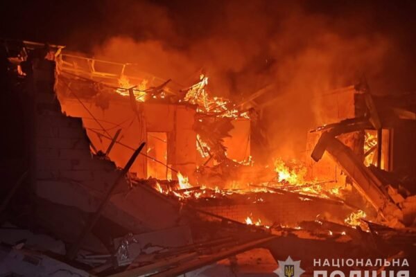Окупанти вночі вдарили по Сумах: Дрон влучив у житловий будинок (ФОТО)