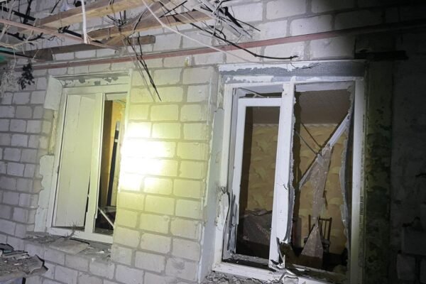 Внаслідок масованої атаки у Нікополі пошкоджені будинки. Зачепило підприємство та газогін (ФОТО)