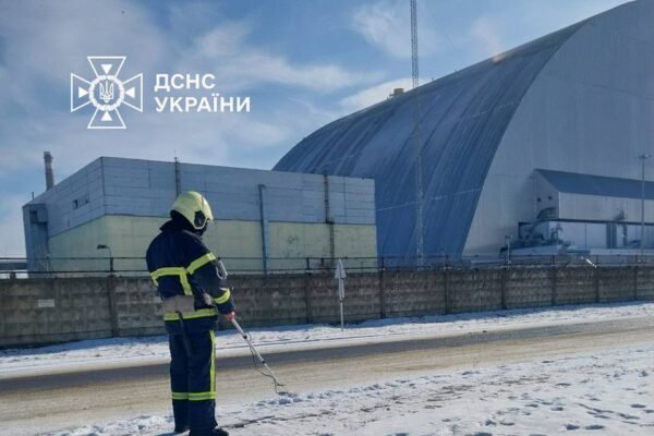 Для повного гасіння утеплювача покрівлі саркофаг Чорнобильської АЕС частково розкриють, – ДСНС