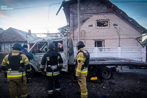 На Київщині через атаку дронів пошкоджені будинки та автомобілі