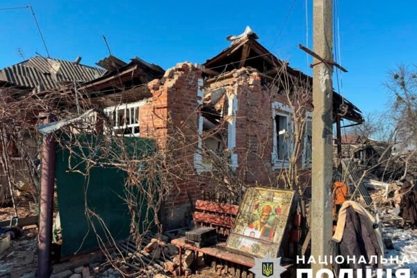 Росіяни скинули авіабомбу на будинок літніх людей на Сумщині