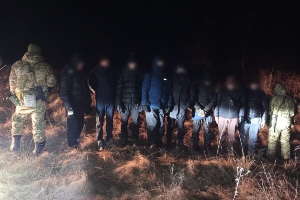 На кордоні затримали групу чоловіків, що мали намір втекти з країни