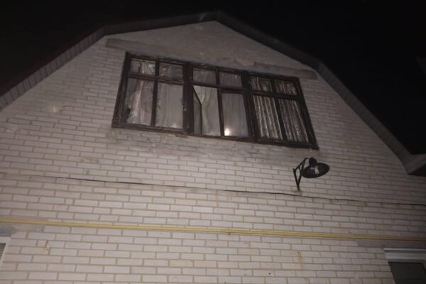Ворог атакував Київщину. В одному з районів пошкоджені будинки
