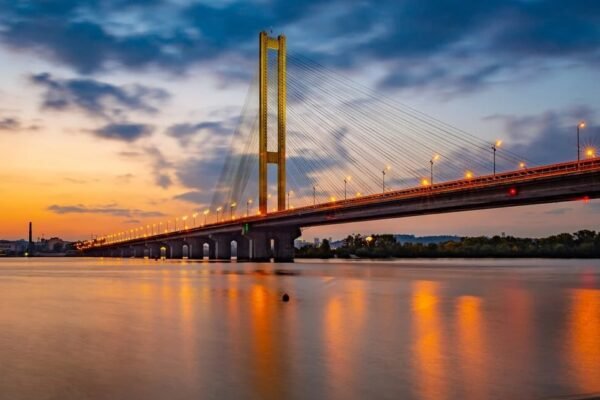 Рада оборони Києва дозволила рух Південним мостом лише в одному напрямку, – Кличко