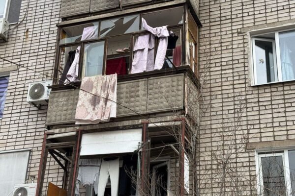 Ворог вночі масовано вдарив дронами по Дніпру: Що відомо