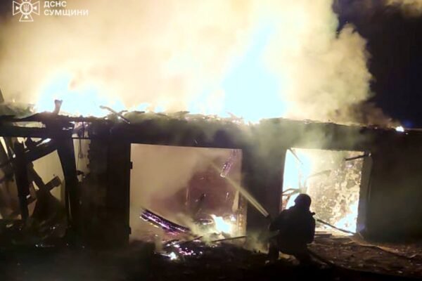 На Сумщині рятувальники під час ліквідації наслідків атаки потрапили під повторний удар (ФОТО, ВІДЕО)