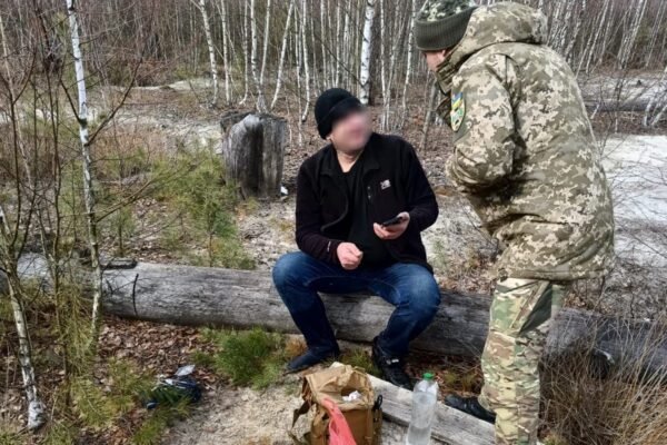 Обмороження ніг замість втечі з країни: Горе-ухилянт заблукав у болотах прикордоння Рівненщини