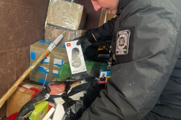 Техніки на понад мільйон гривень намагалися приховано завезти в Україну