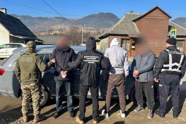 На кордоні з Румунією затримали двох переправників з”клієнтом”