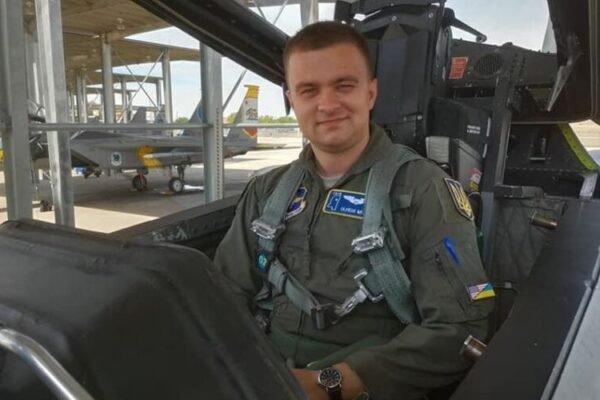 Президент присвоїв звання Герой України загиблому пілоту F-16 Олексію Месю