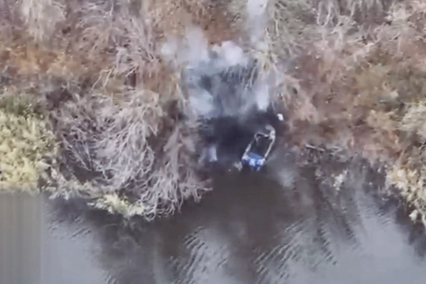 Прикордонники вдарили по окупантах, які намагалися висадитися з моторного човна (ВІДЕО)