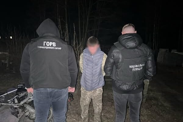 Прикордонники затримали 16-річного рівнянина, що намагався переправити за кордон двох ухилянтів